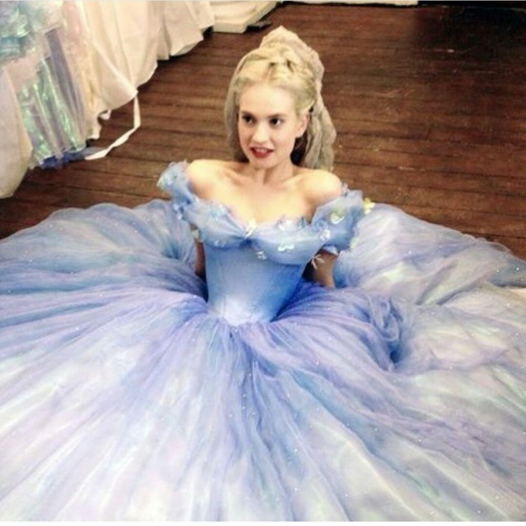 Лили Джеймс в платье Золушки