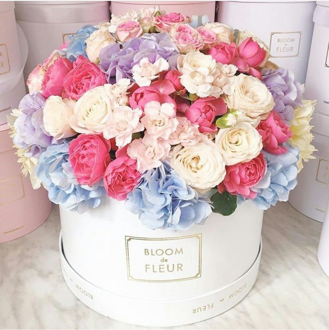 С днём рождения цветы в коробке