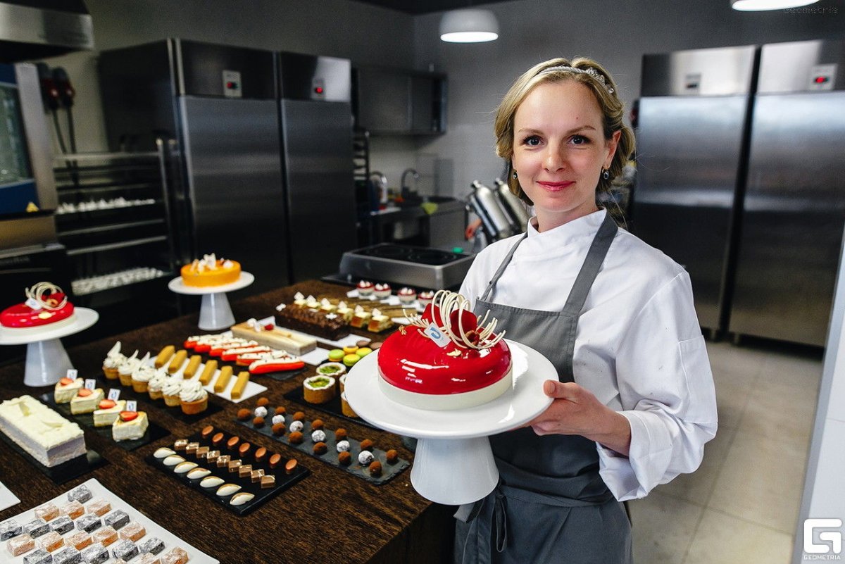 Девушка кондитер арт