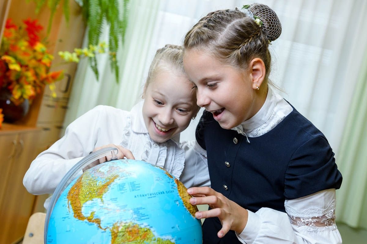 Красивый школьник