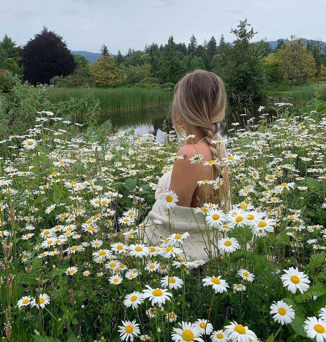 Дети летом на лугу