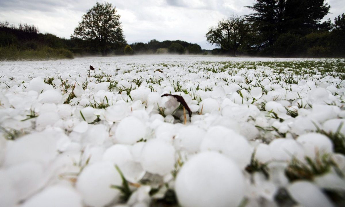 Град весной