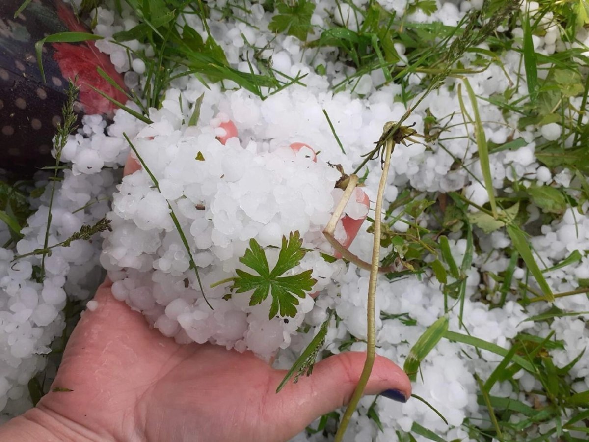 Снежная крупа и град