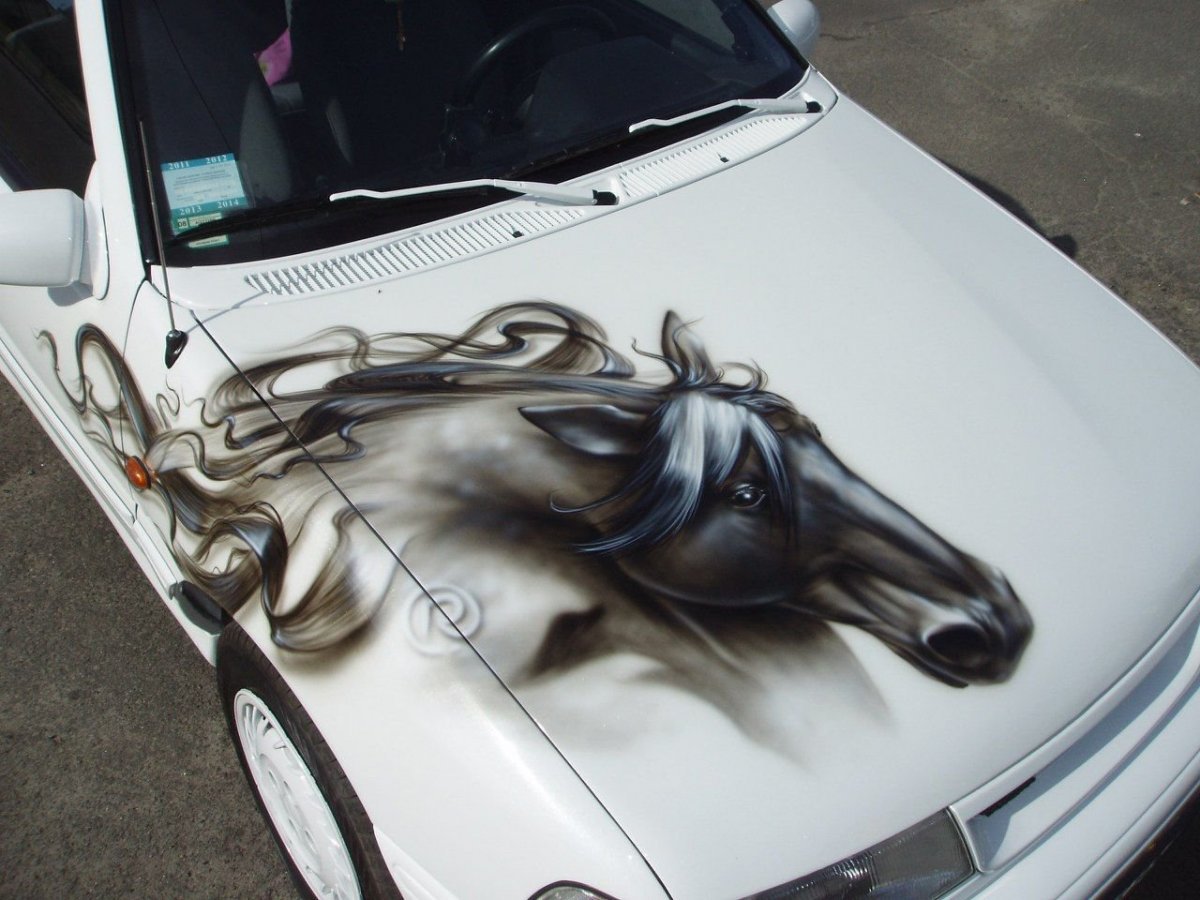 Аэрография на капот автомобиля