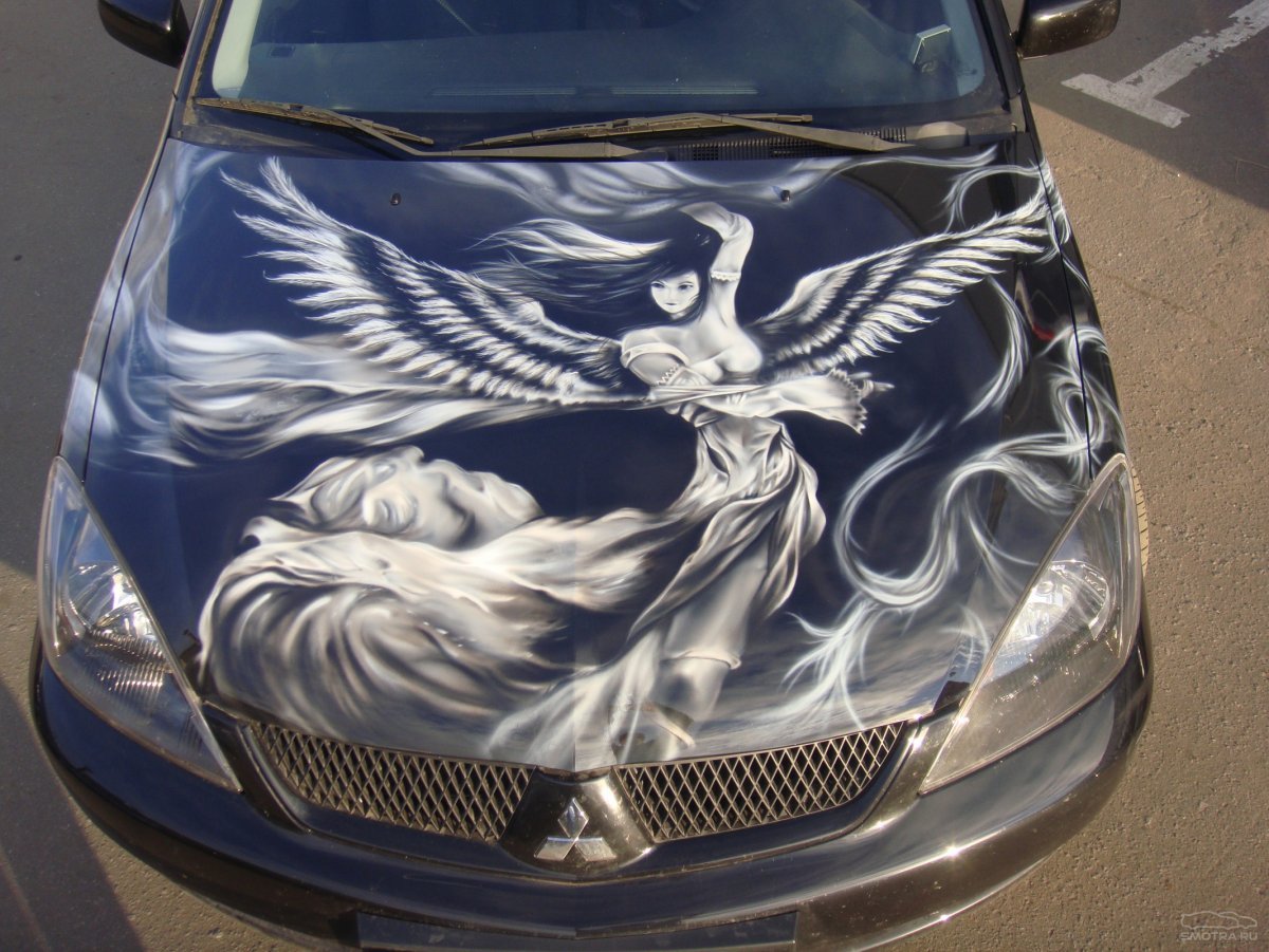 Аэрография на капоте машины