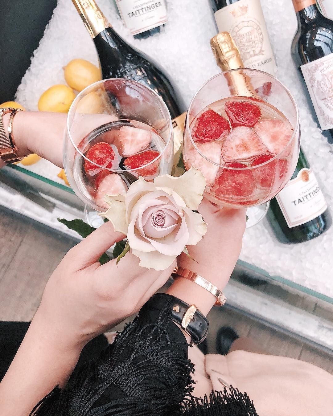 Роза в бокале