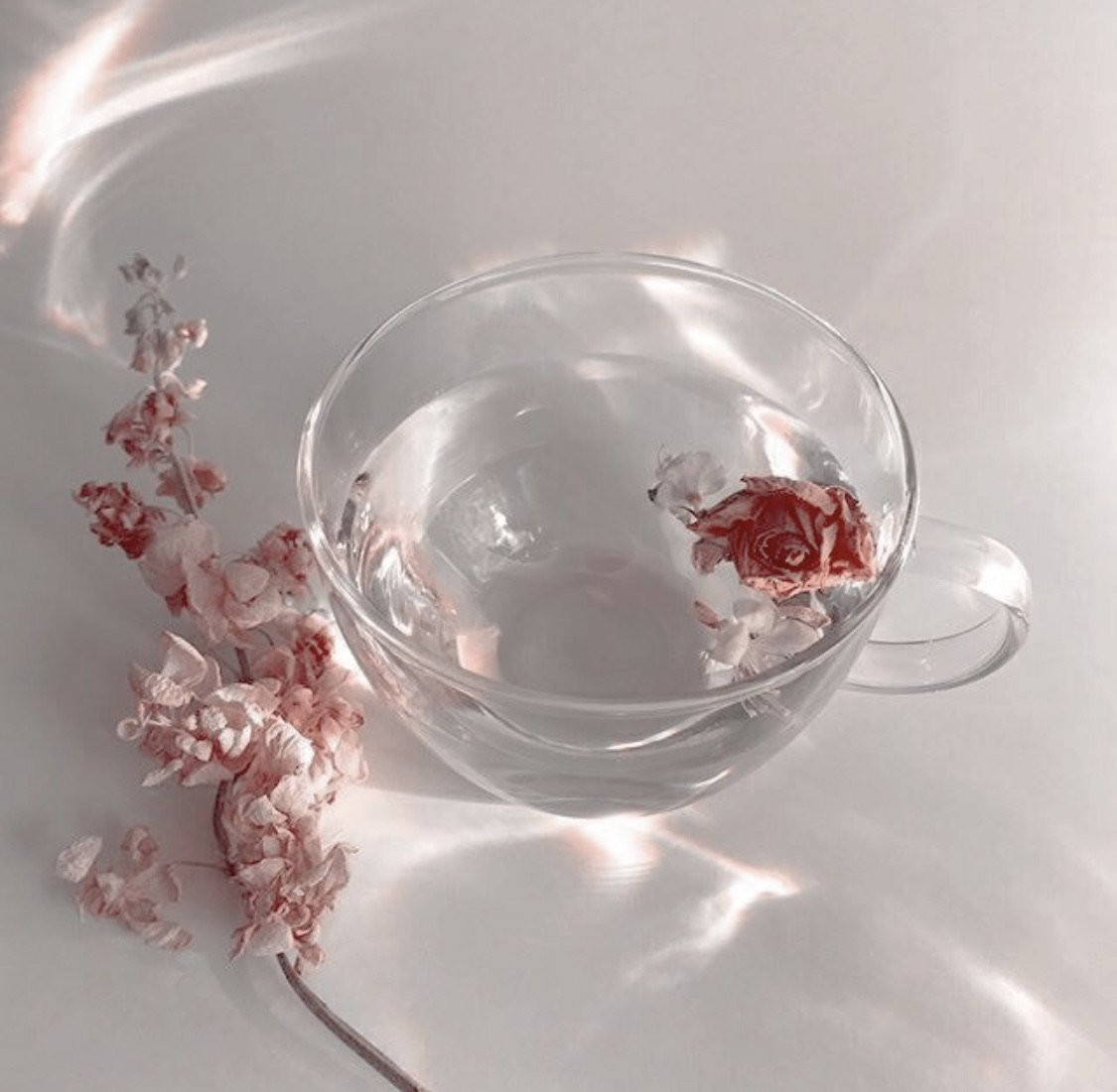 Цветы и шампанское