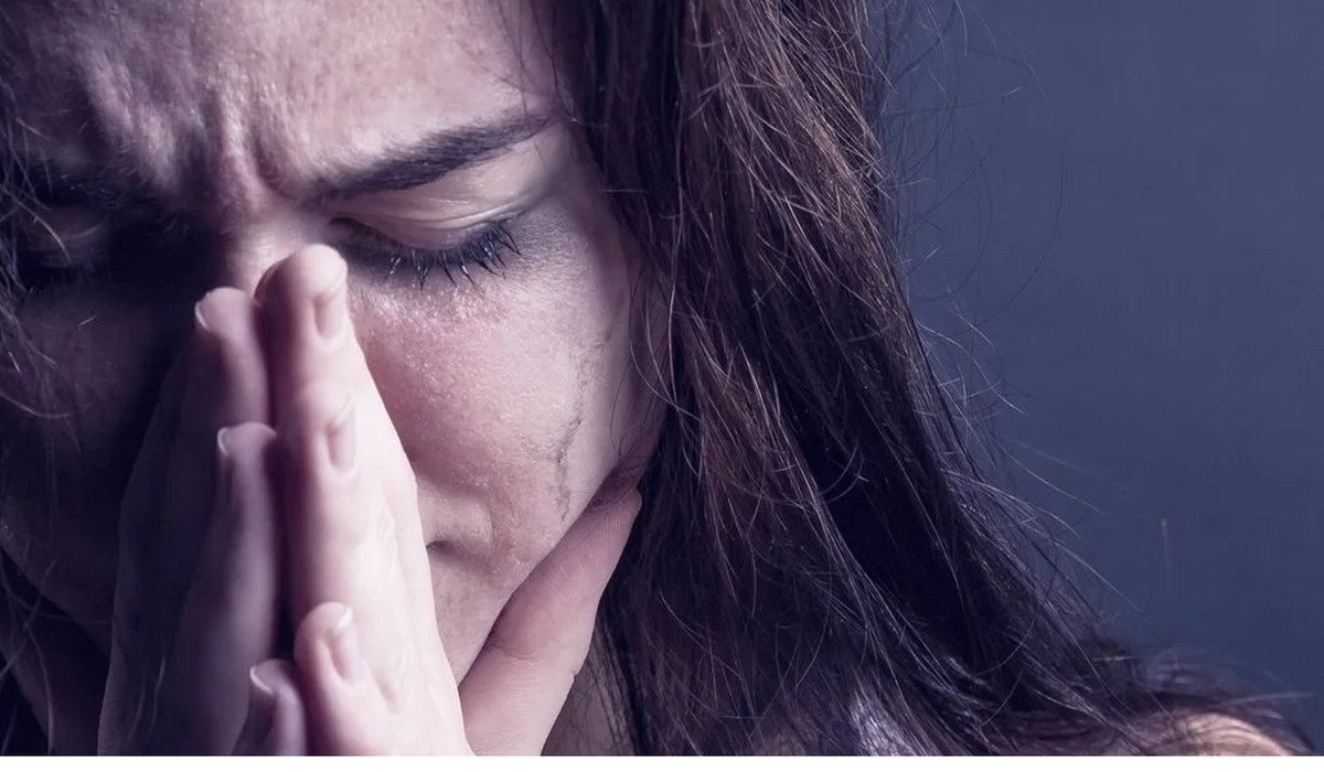 Девочка в слезах