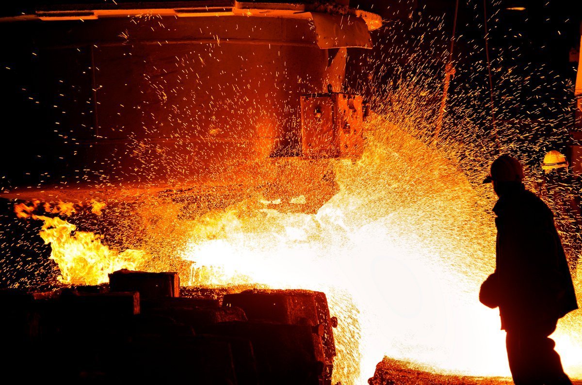 Нижнетаги́льский металлурги́ческий комбина́т