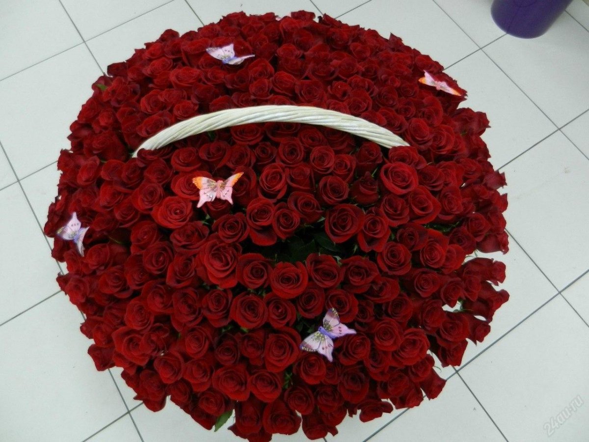 Большое сердце из роз