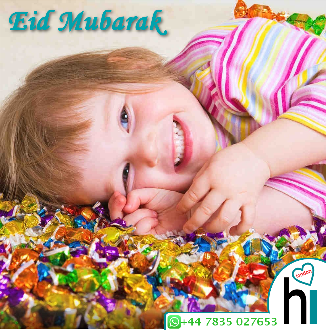 Ребенок с кучей конфет