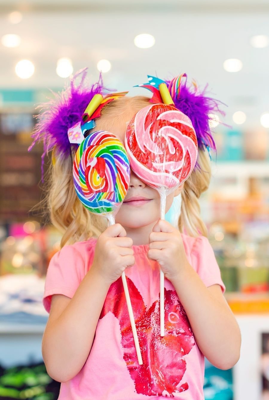 Девочка с леденцом