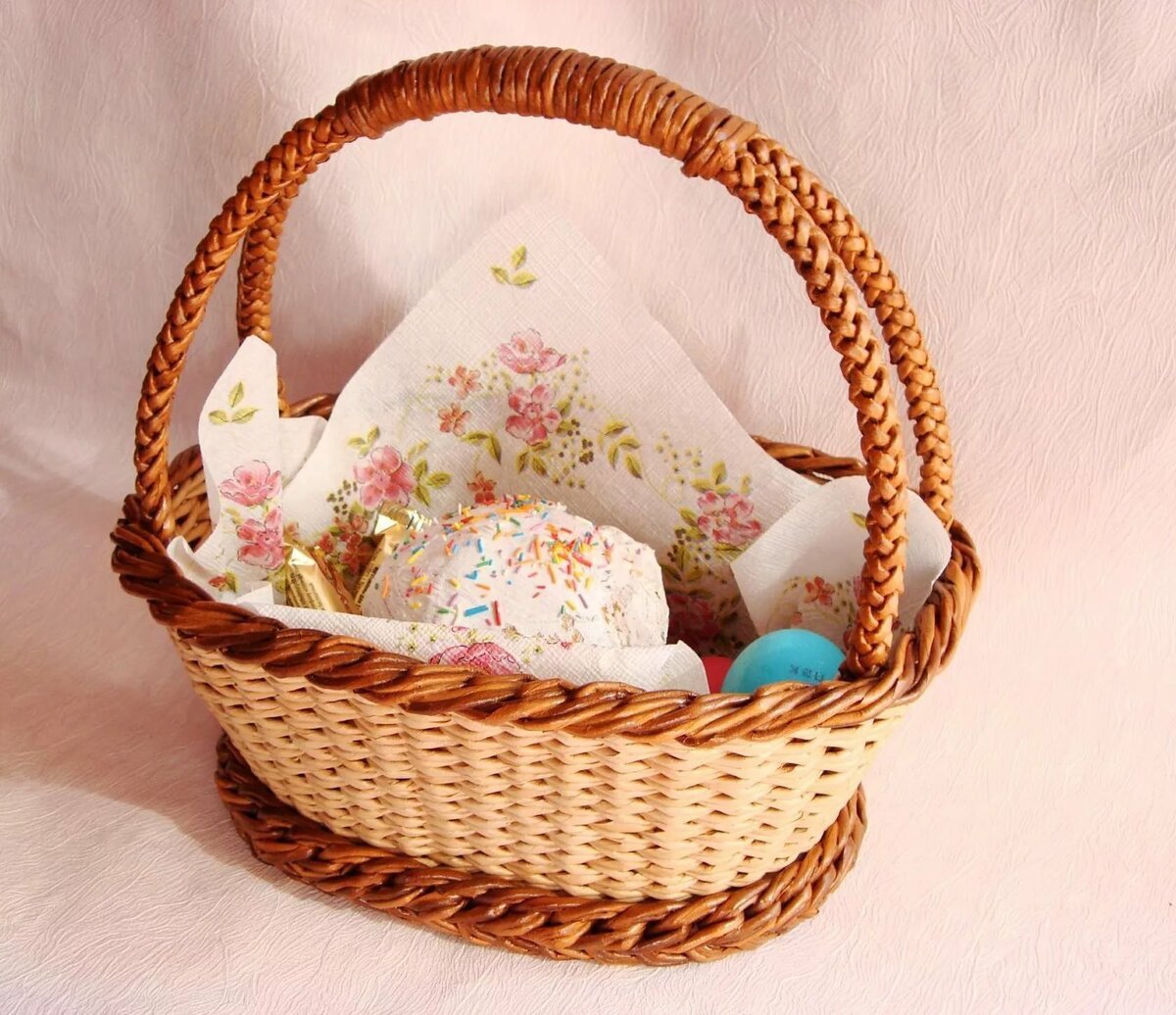 Плетеная Пасхальная корзина из бумажной лозы