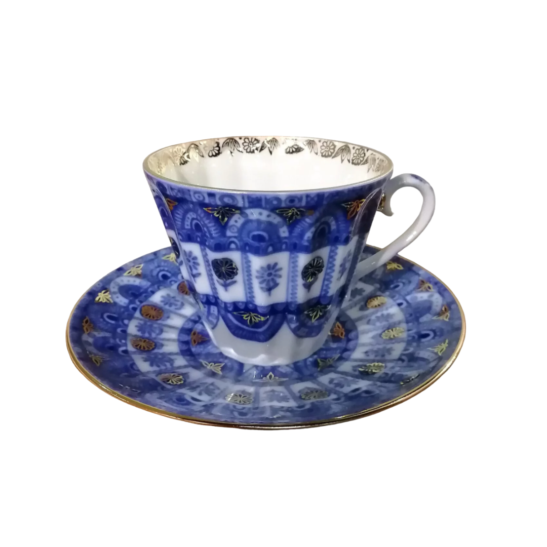 Чай на блюдечке и Перевернутая чашка