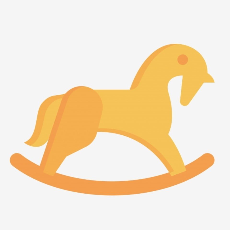 Игрушечная лошадка на зеленом фоне боком