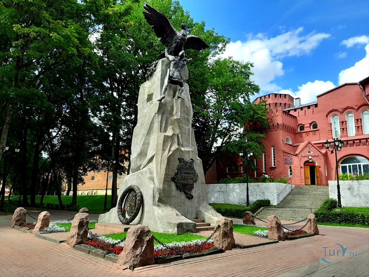 Смоленск арка город герой