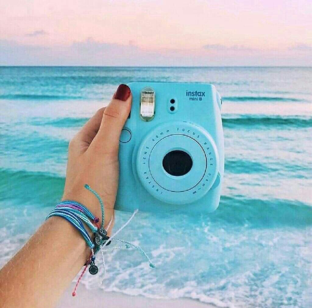 Фотоаппарат яркий