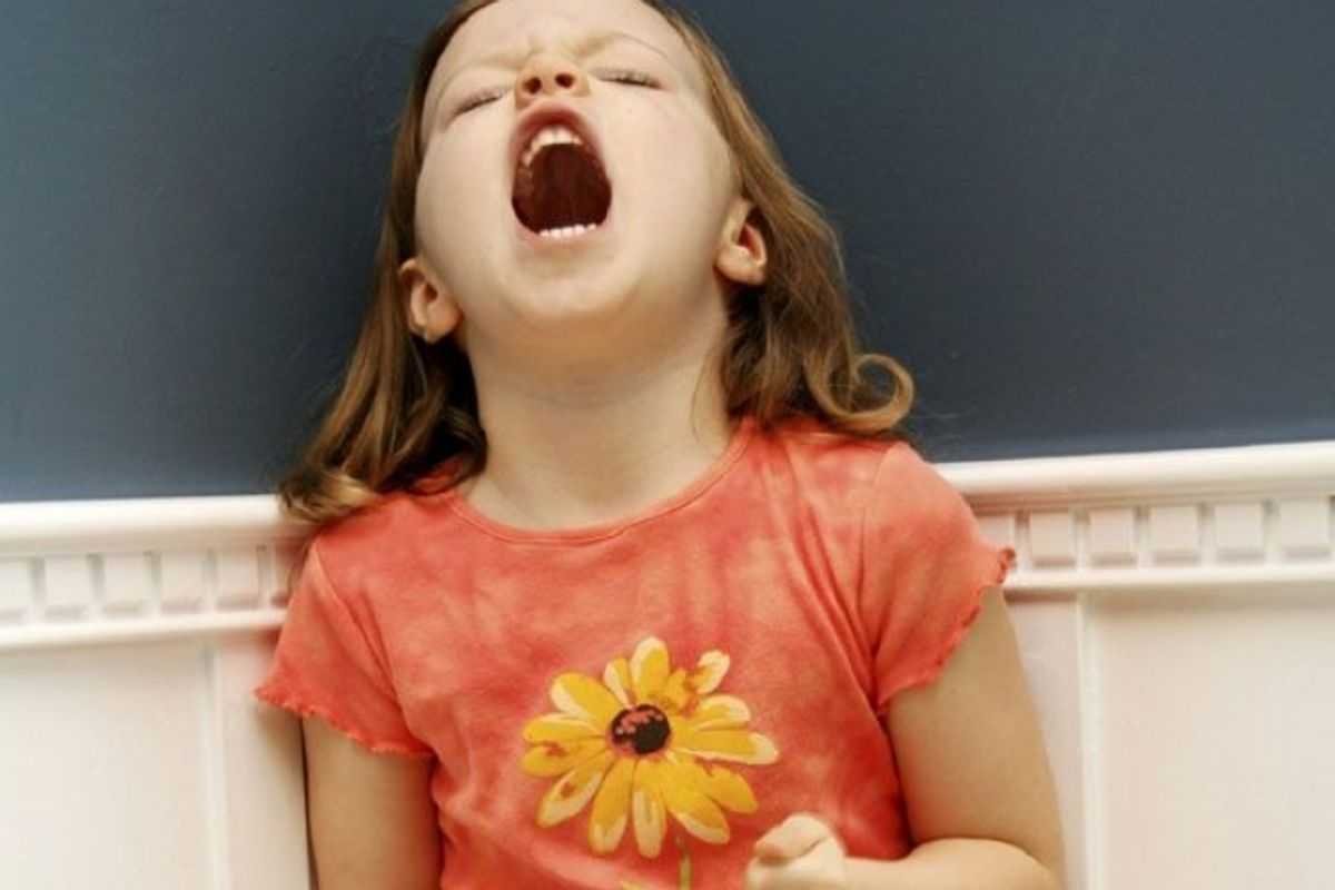Девочка в истерике