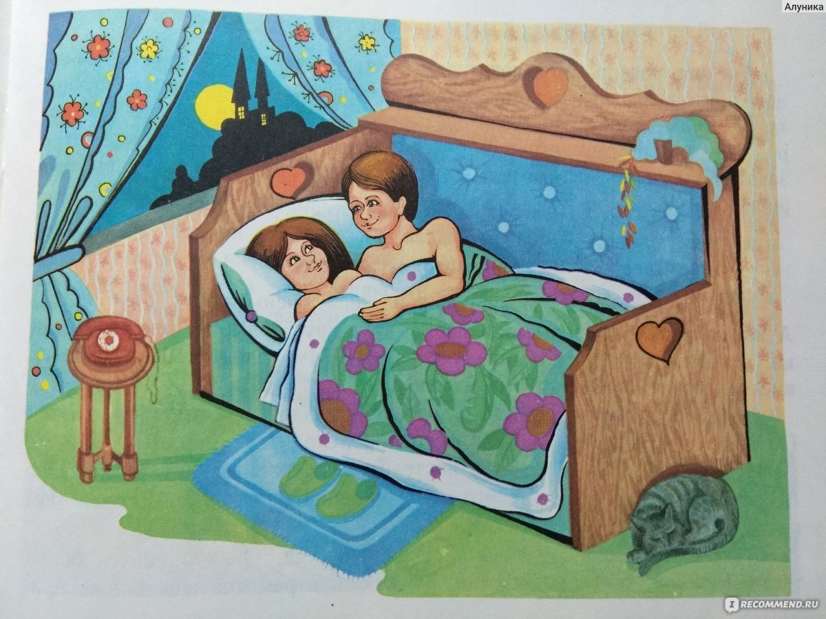 Девочка стелит кровать для детей