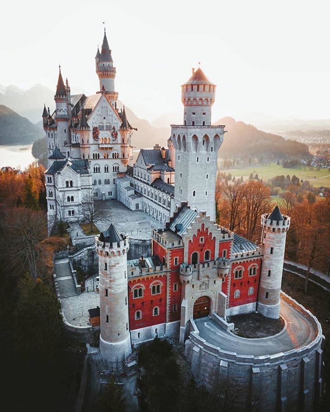 Замок Нойшванштайн (Баварские Альпы)