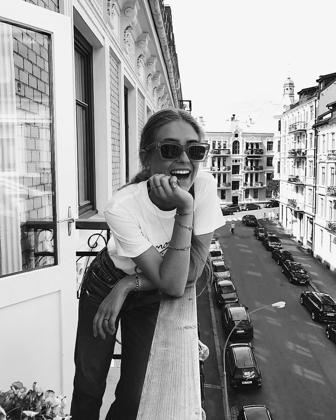 Селфи в черно белом стиле