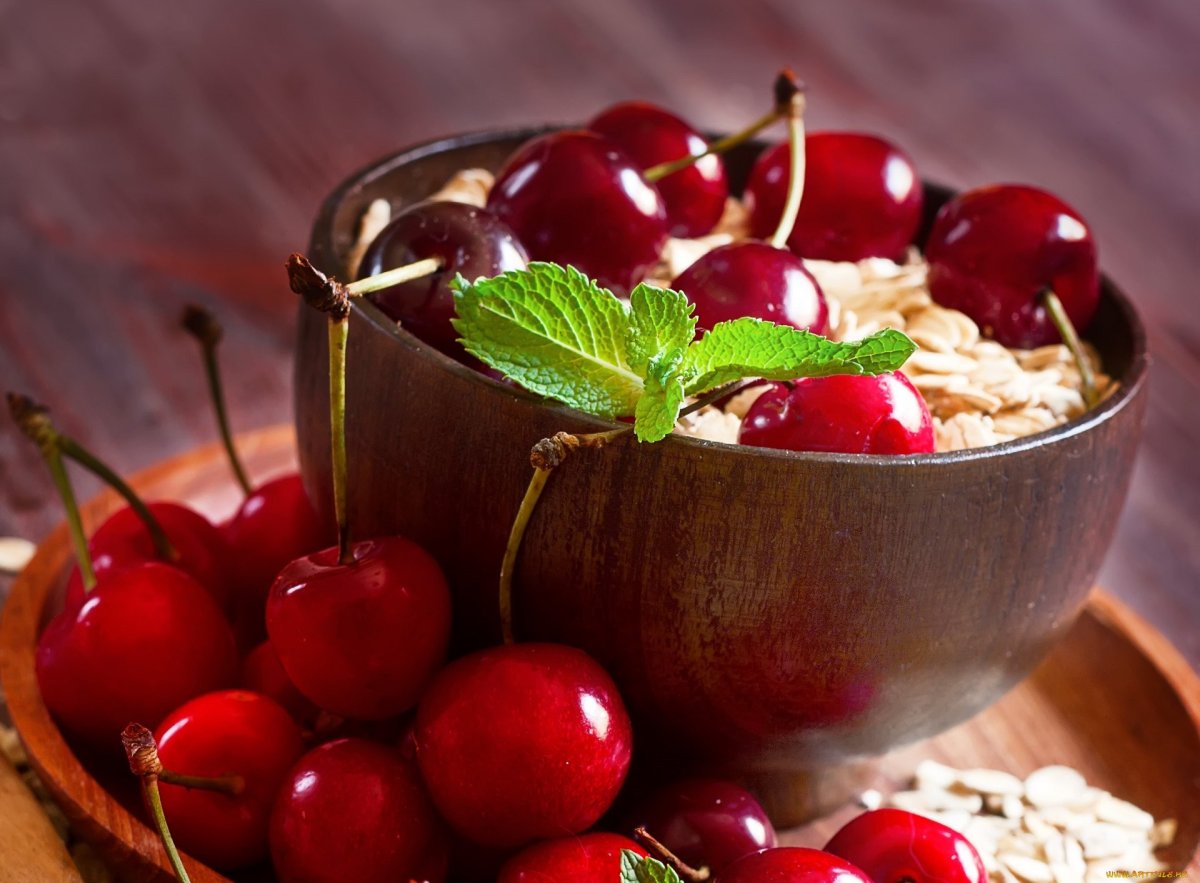 Вишня десертная Морозовой фото