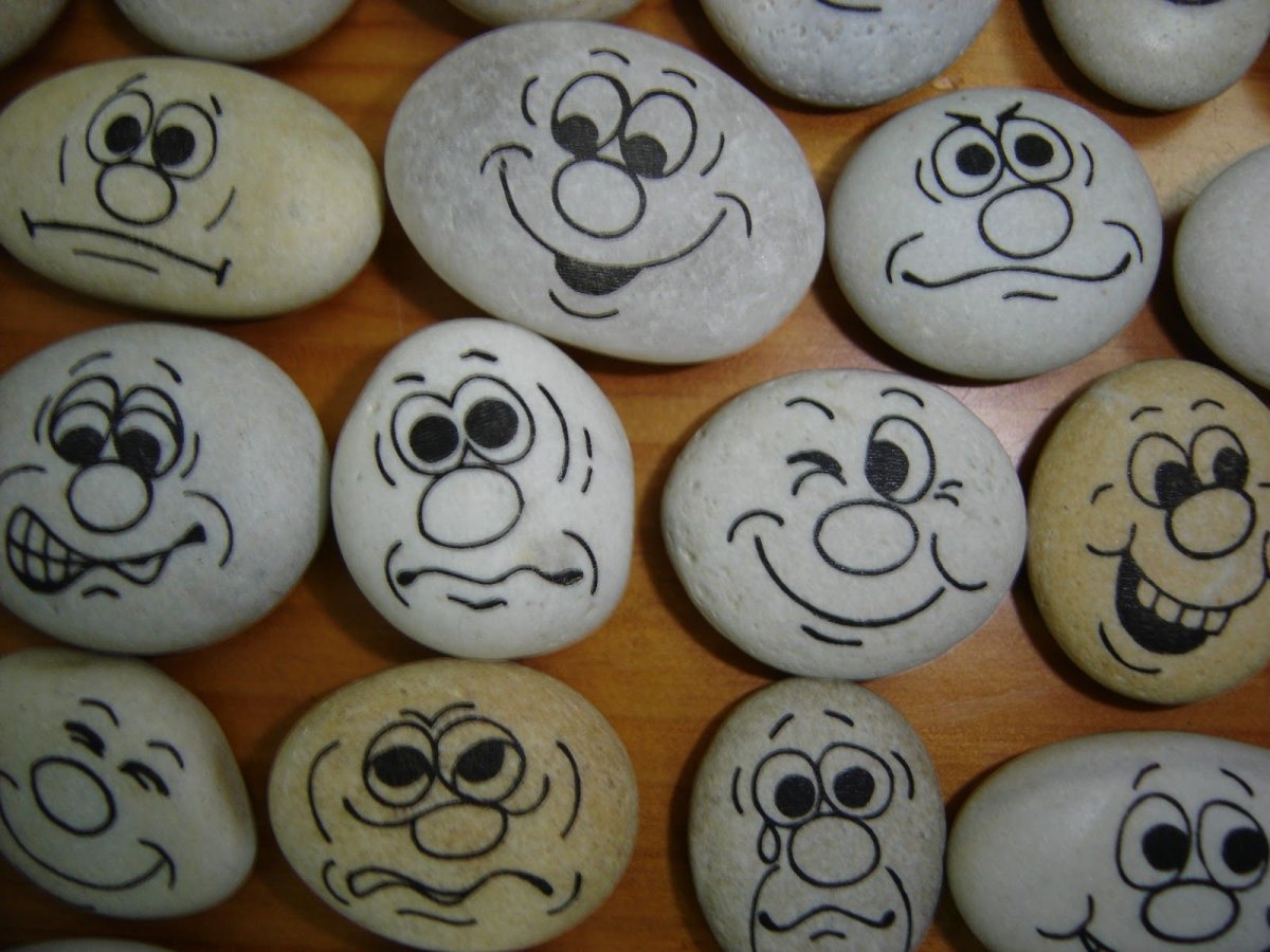 Рожицы на камнях