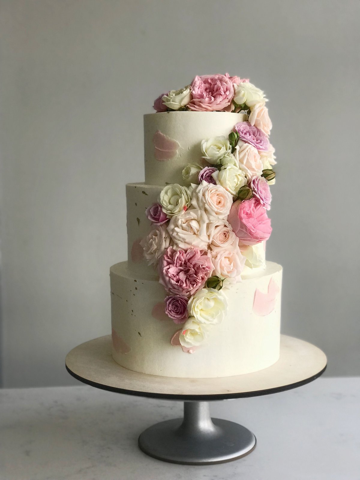 Огромный торт на свадьбу