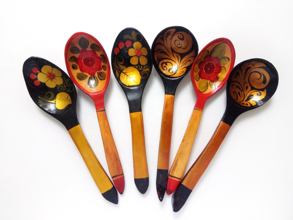 Разноцветные ложки деревянные