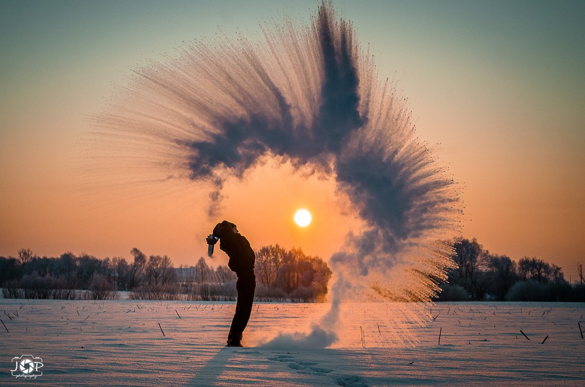 Двое зимой солнце