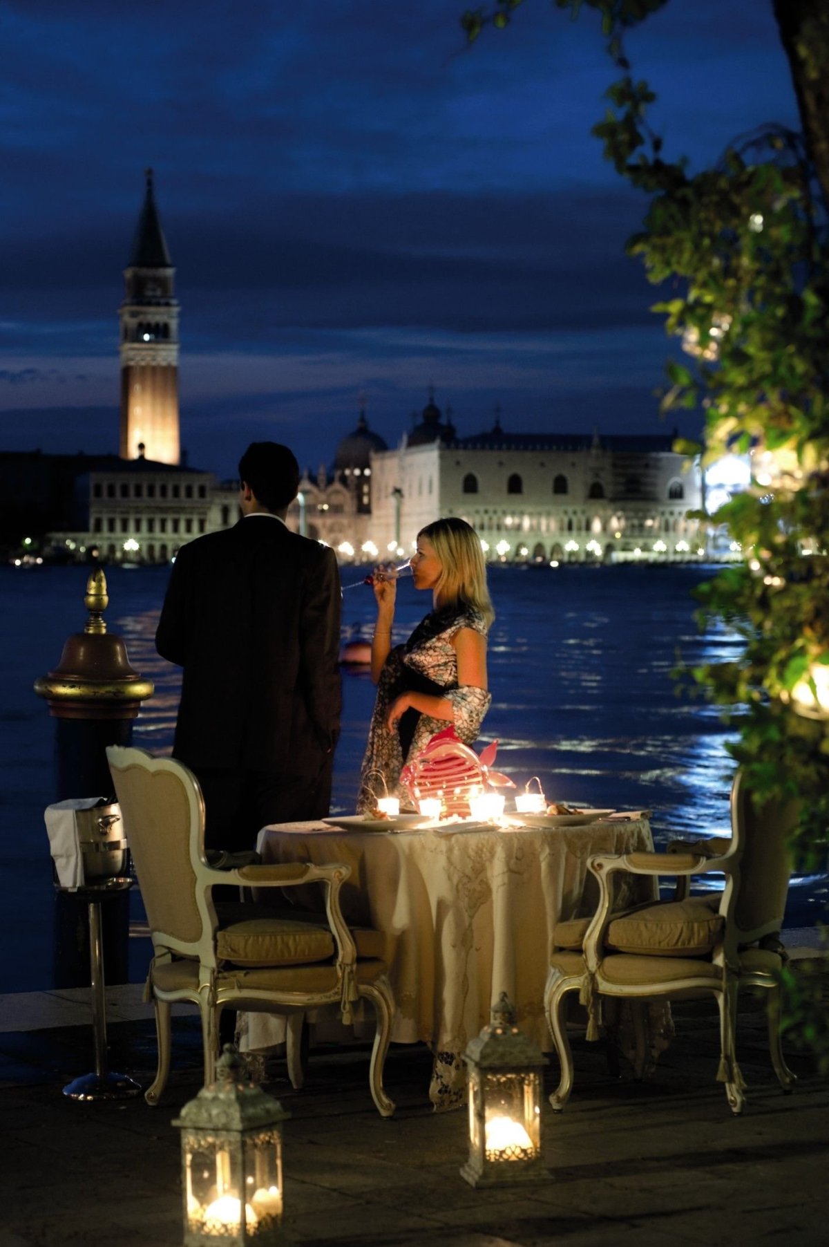 Романтический ужин на природе