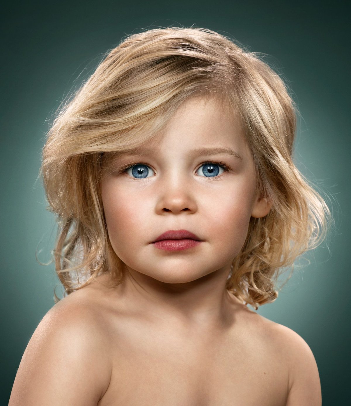 Черно белый портрет ребенка