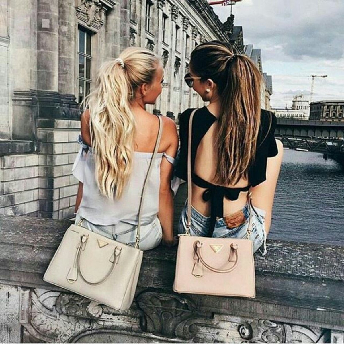 Две подружки