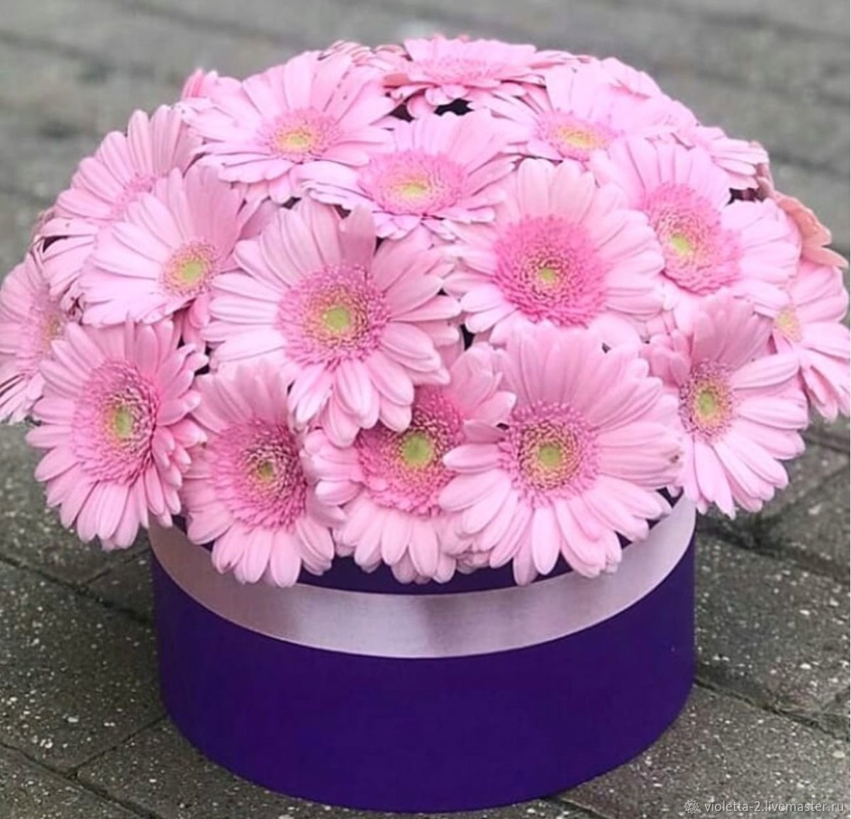 Букет из гербер в шляпной коробке