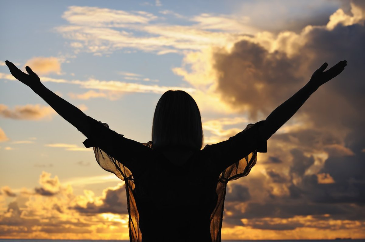 Молодежь в прыжке