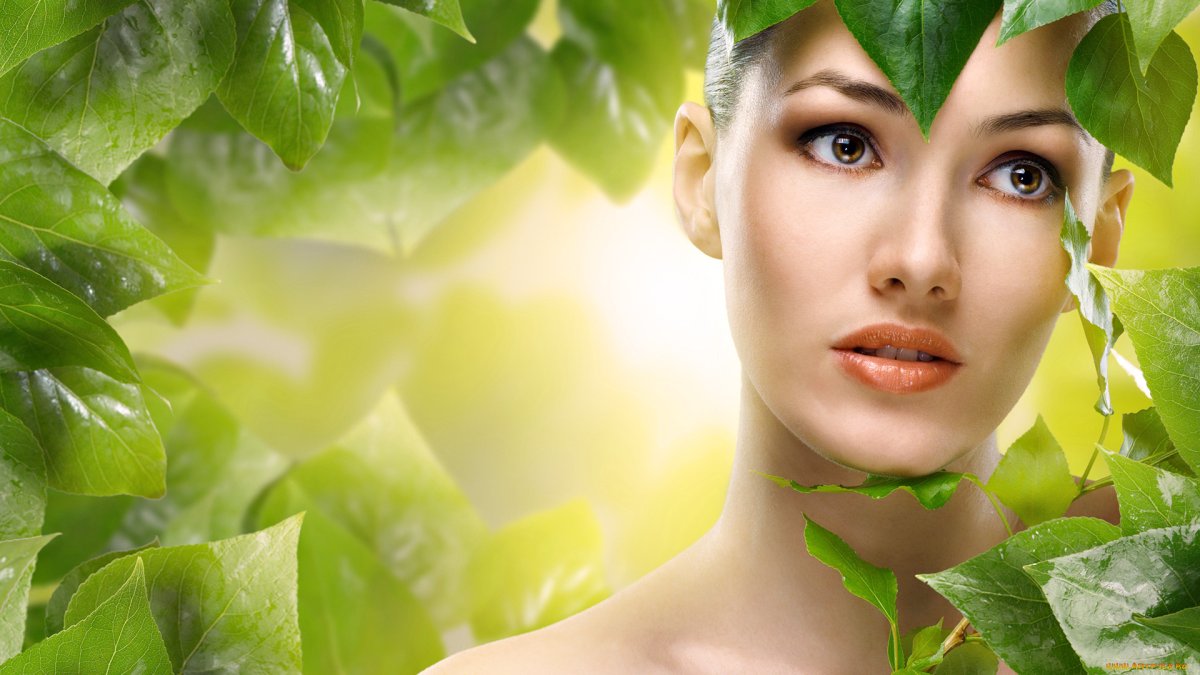 Девушка в зелени