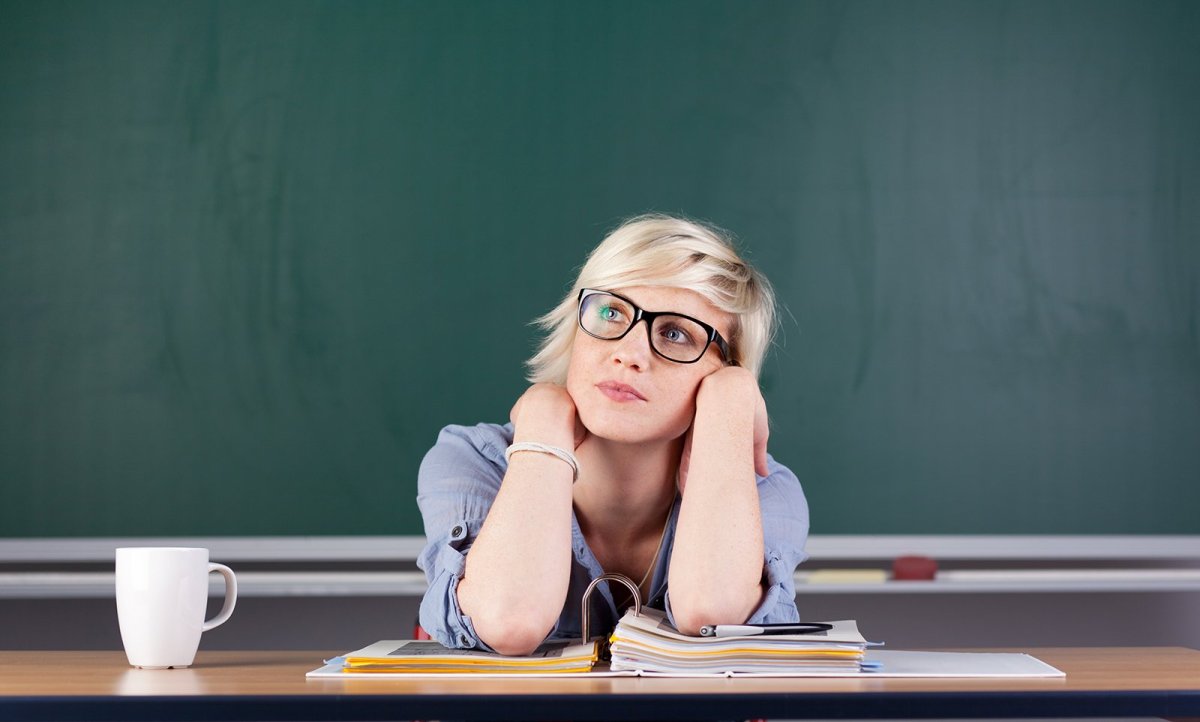 Усталая учительница
