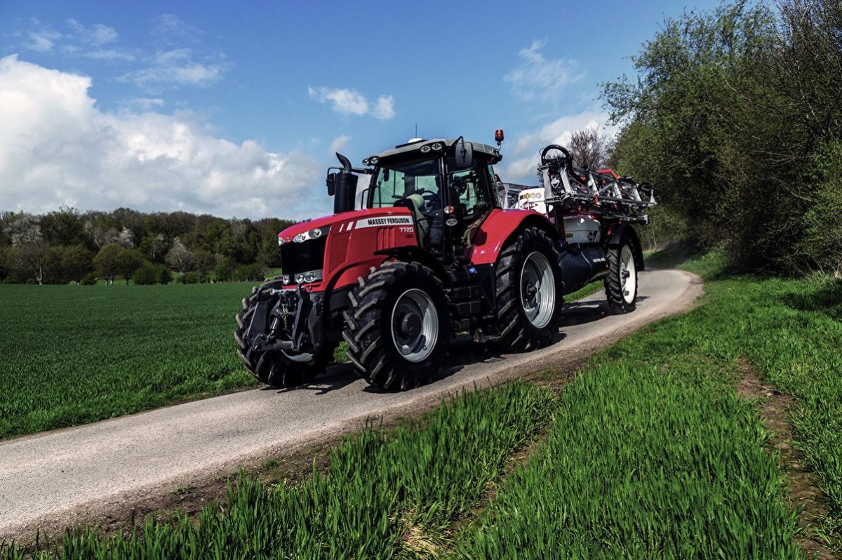 Трактор Massey Ferguson