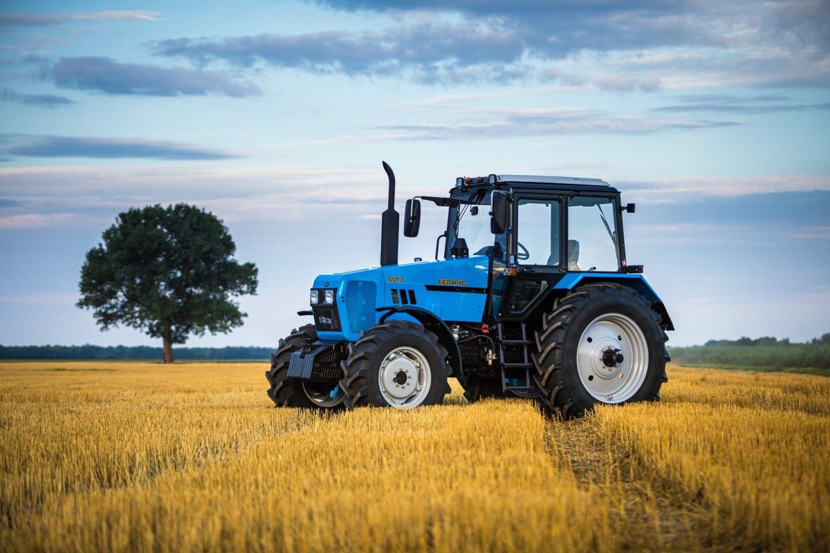 «Беларус» МТЗ-1221