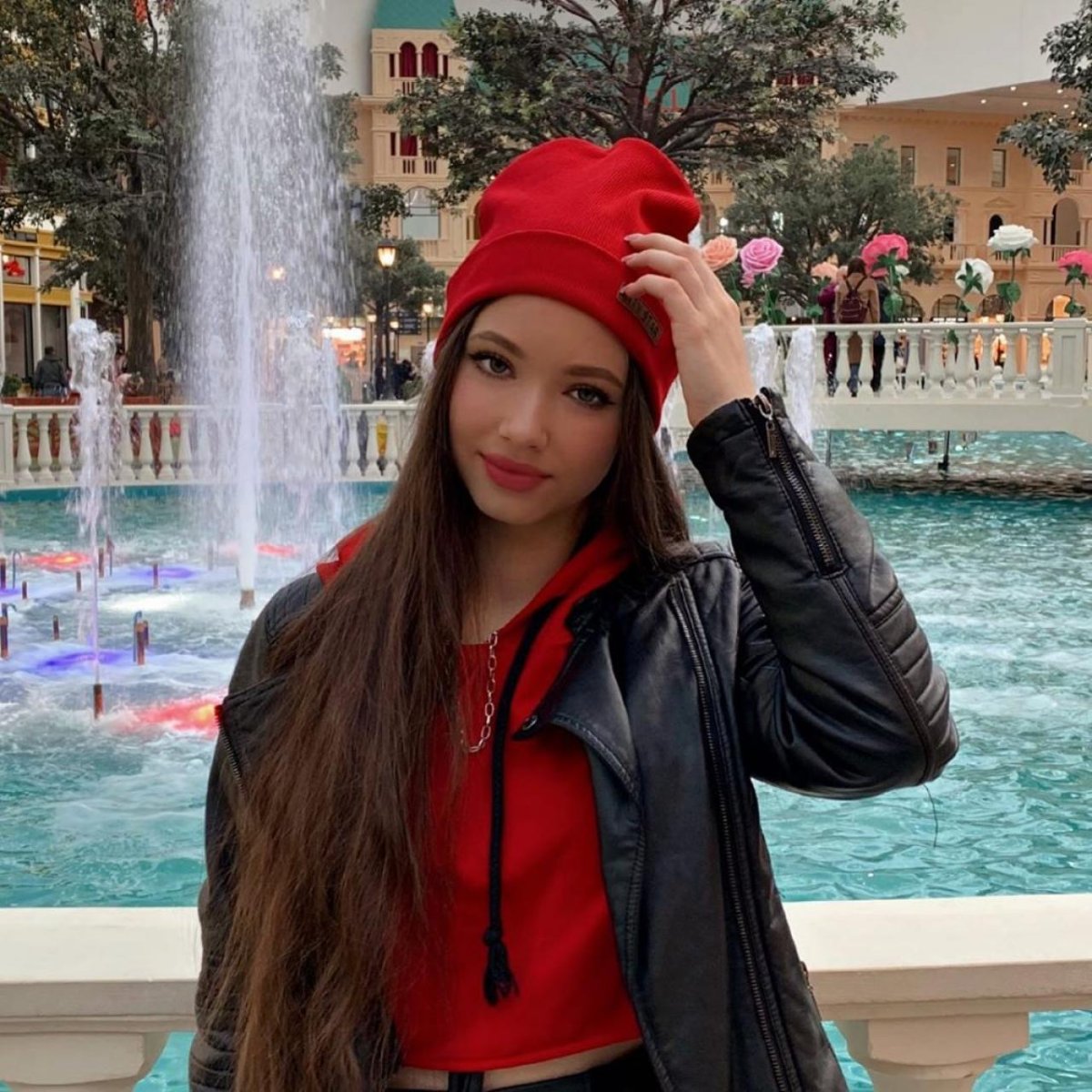 Маша скучает