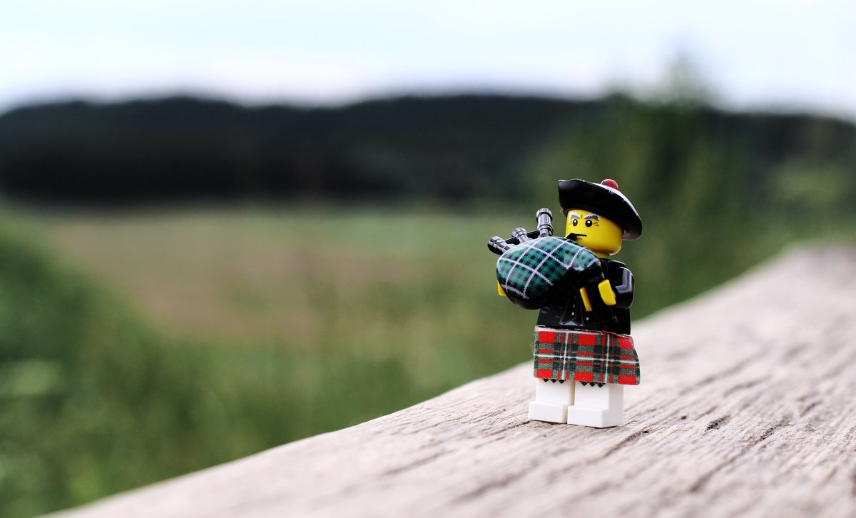 Лего человечки на природе