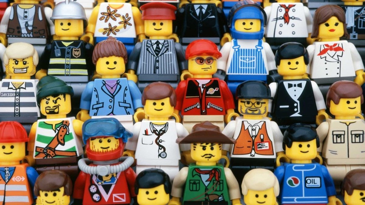 Лего человечки много