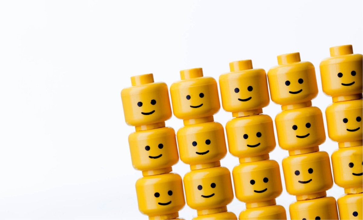 Куча лего человечков