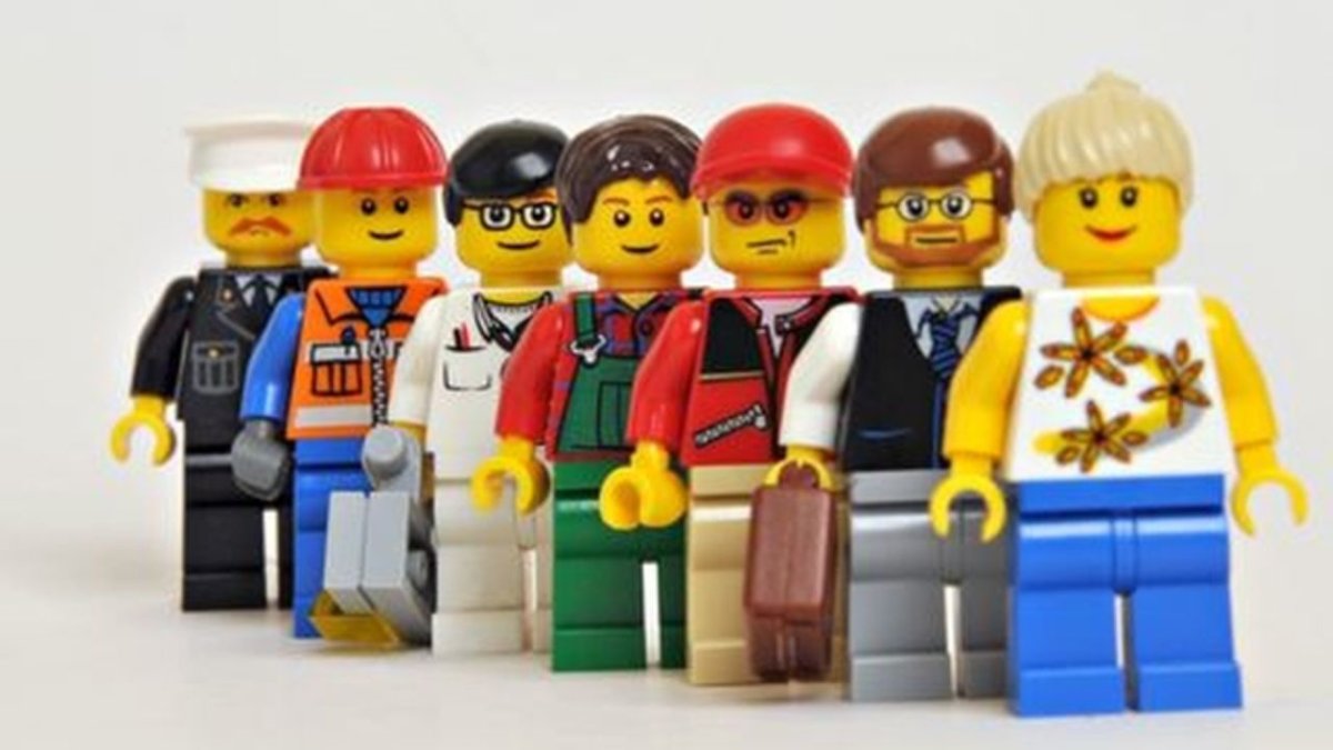 Лего человечки много