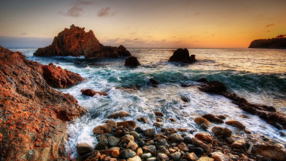 Каспийское море скалы