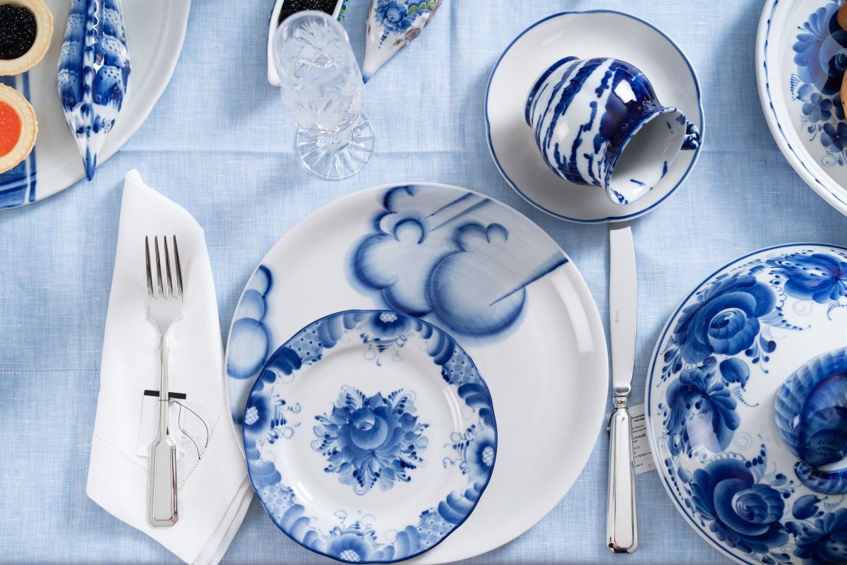 Сервировка завтрака Гжель