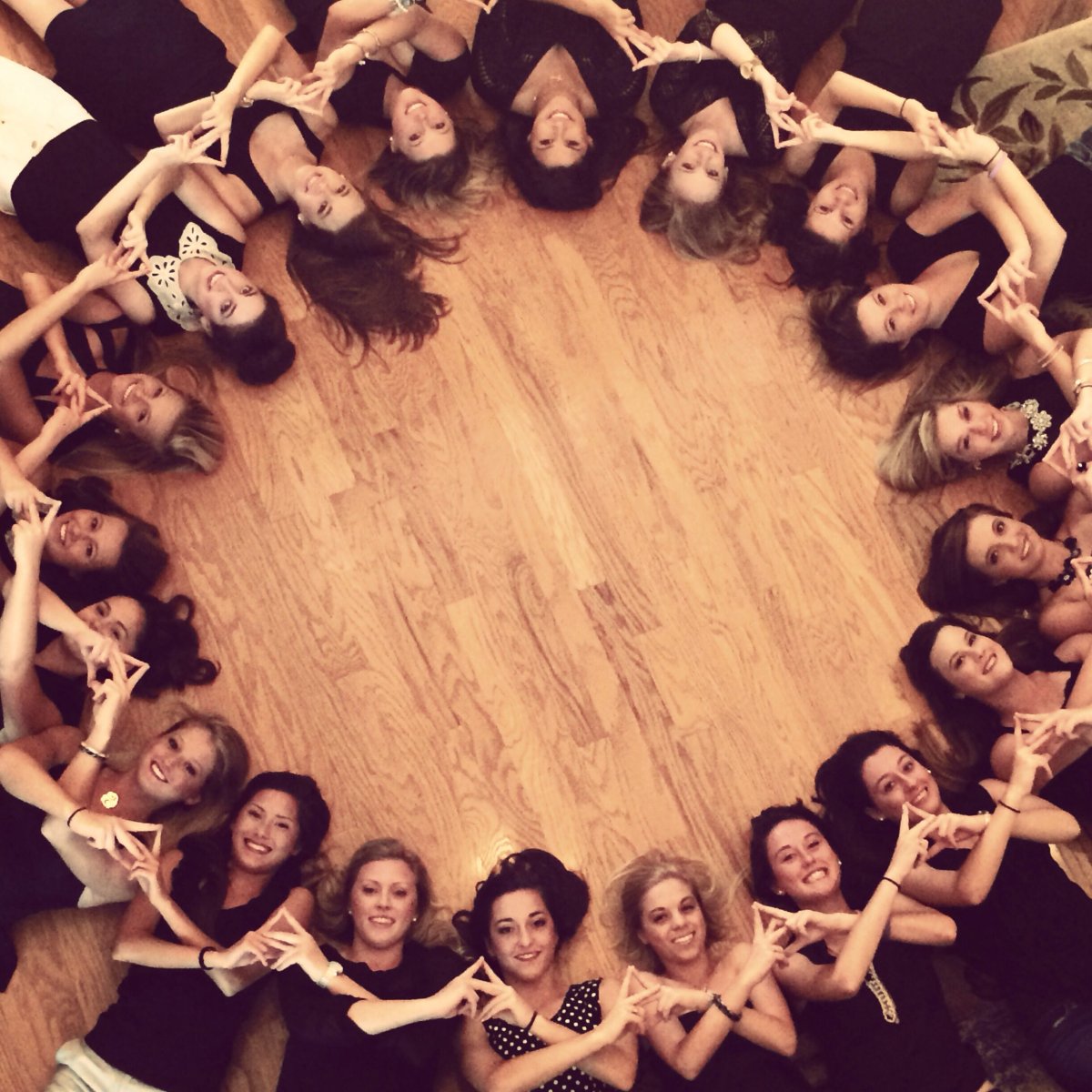 Необычные идеи для групповой фотосессии