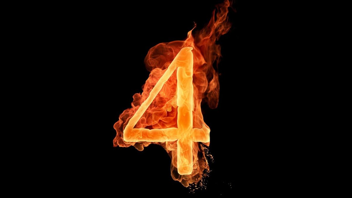 Цифра 4 в огне