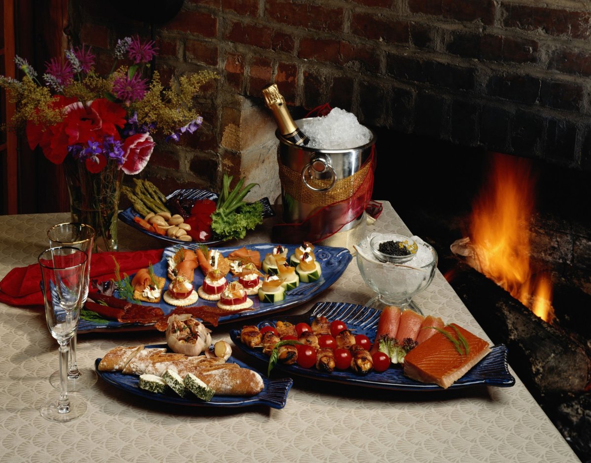 Праздничный стол на двоих