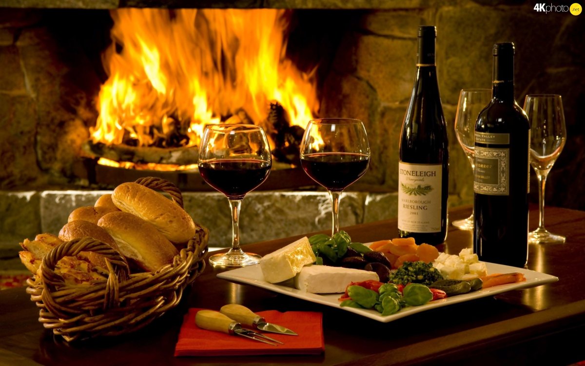 Камин и вино